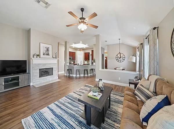 Missouri City精装修独立别墅,招租女性室友